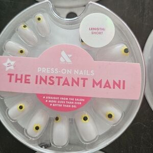 Olive And June Press-on Nails, Scattered Sunflowers, Short